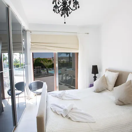 Ferienhaus 4 Schlafzimmer Mit Pool Im Zentrum Von *