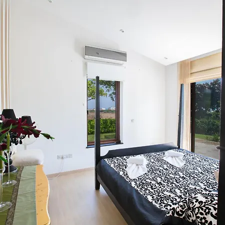 Ferienhaus 4 Schlafzimmer Mit Pool Im Zentrum Von Protaras