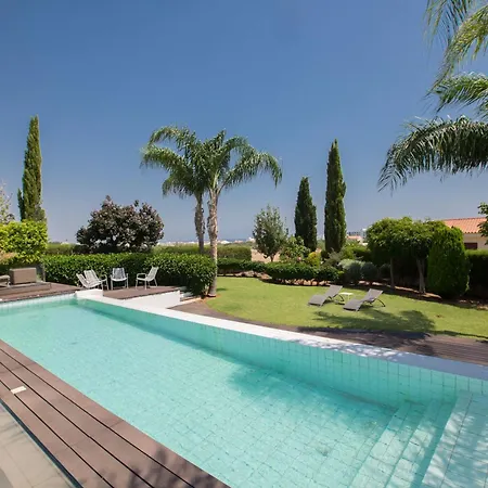Ferienhaus 4 Schlafzimmer Mit Pool Im Zentrum Von *